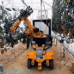 AGV with robot on top for picking up tomatoes :: DTA