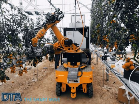 AGV with robot on top for picking up tomatoes DTA 