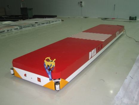 Multidirectional AGV with hydraulic lifting device DTA 