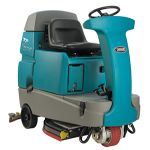 Ride-on floor scrubber dryer :: TENNANT T7+